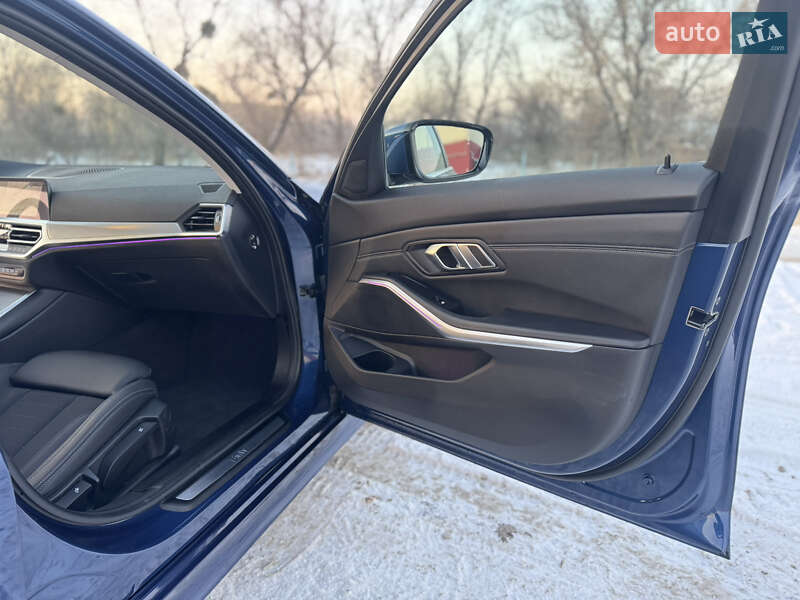 Седан BMW 3 Series 2022 в Киеве
