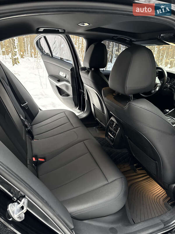 Седан BMW 3 Series 2019 в Ровно