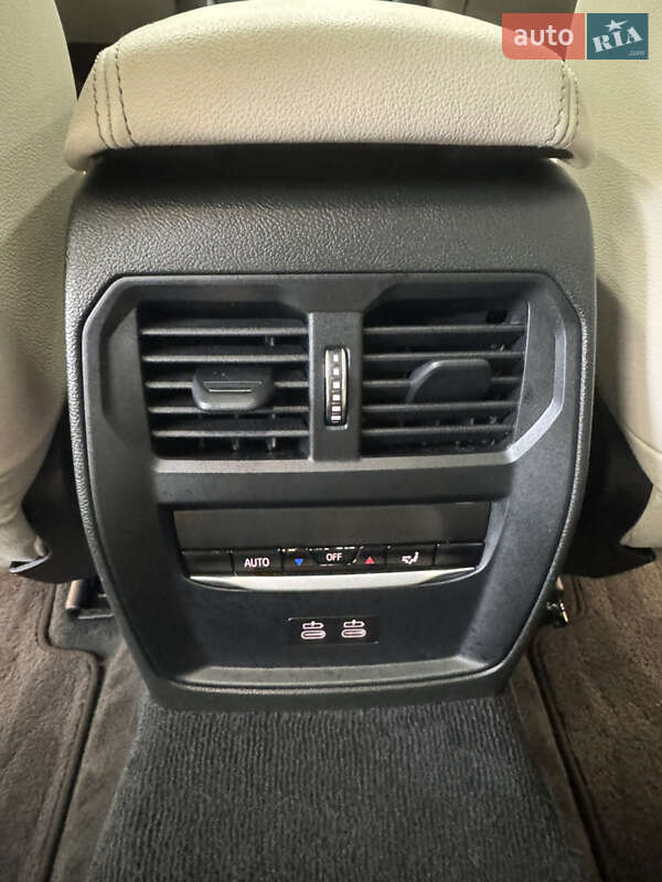 Седан BMW 3 Series 2021 в Львове