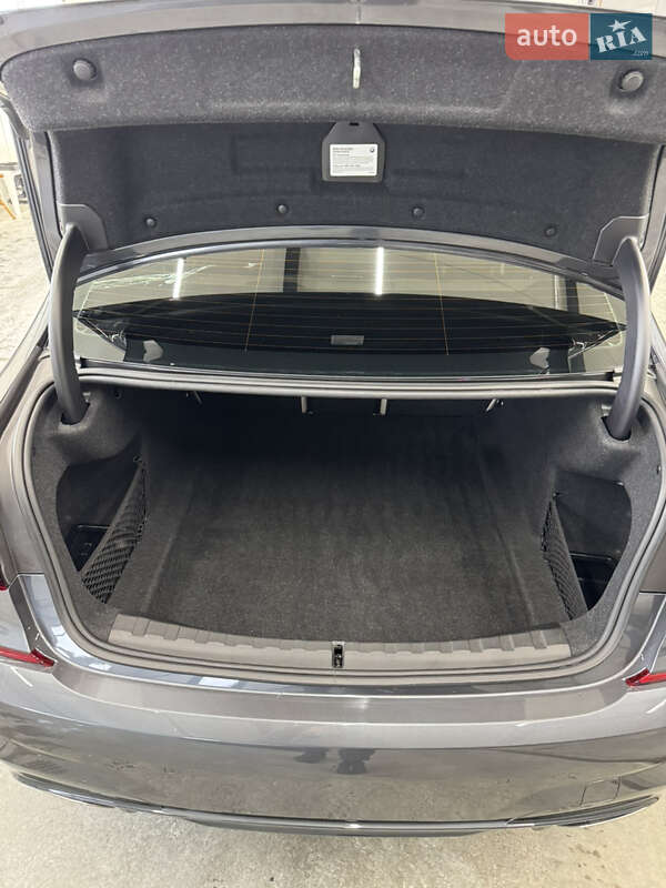 Седан BMW 3 Series 2021 в Львове