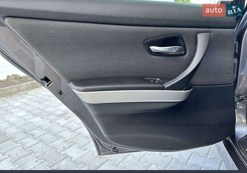 Седан BMW 3 Series 2005 в Одессе