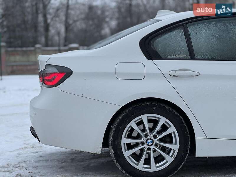 Седан BMW 3 Series 2016 в Киеве