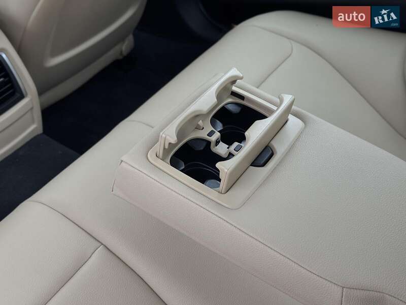 Седан BMW 3 Series 2016 в Киеве