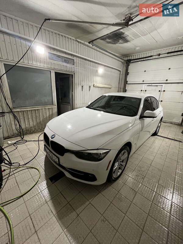 Седан BMW 3 Series 2017 в Киеве