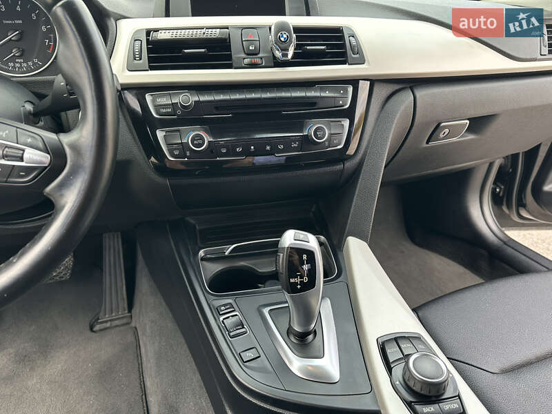 Седан BMW 3 Series 2015 в Киеве