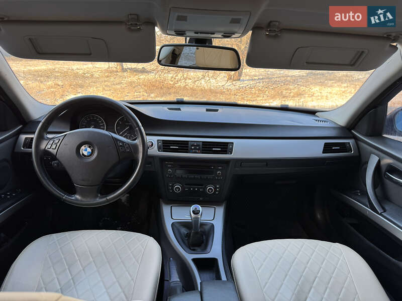 Седан BMW 3 Series 2009 в Полтаве