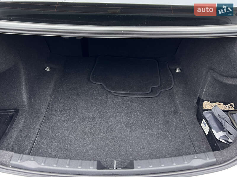 Седан BMW 3 Series 2013 в Ужгороде