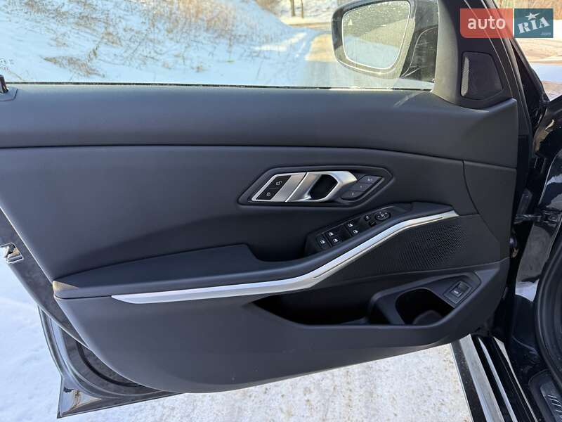 Седан BMW 3 Series 2022 в Киеве