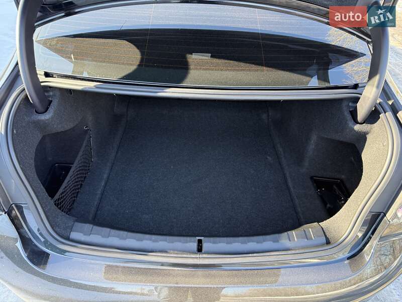 Седан BMW 3 Series 2022 в Киеве