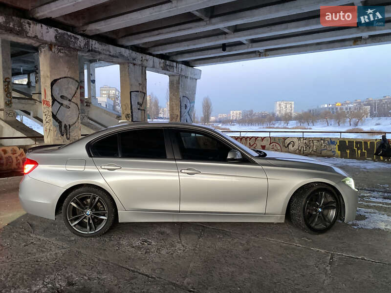 Седан BMW 3 Series 2016 в Киеве