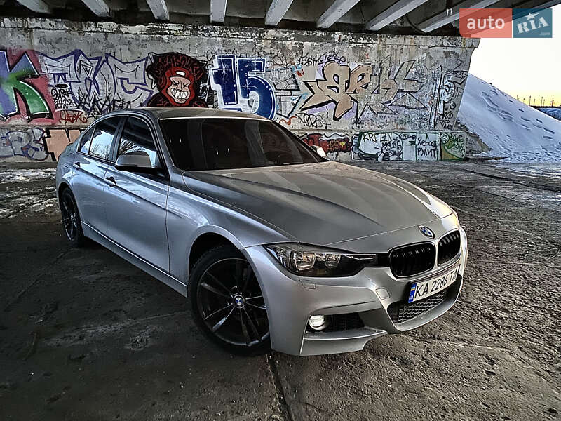 Седан BMW 3 Series 2016 в Киеве