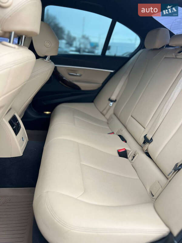 Седан BMW 3 Series 2017 в Киеве
