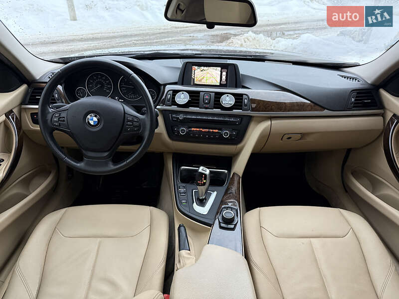 Седан BMW 3 Series 2015 в Львове