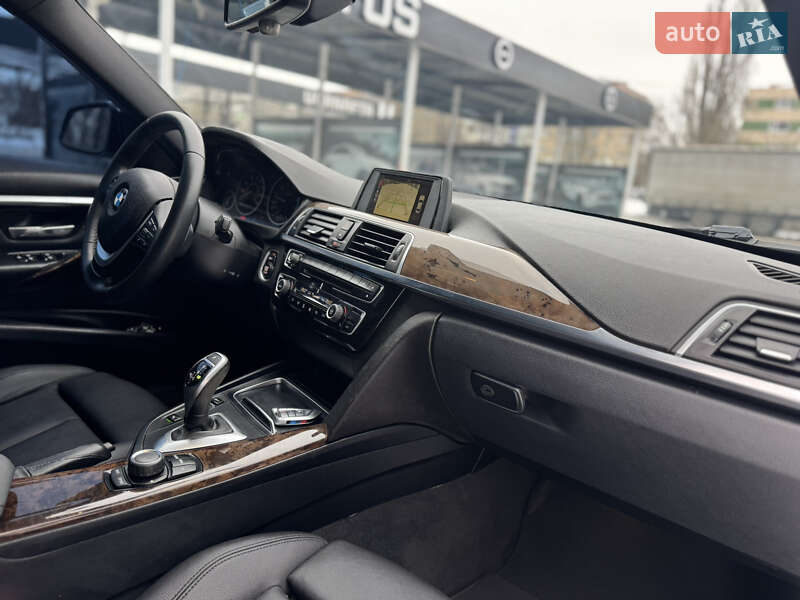 Седан BMW 3 Series 2015 в Сарнах