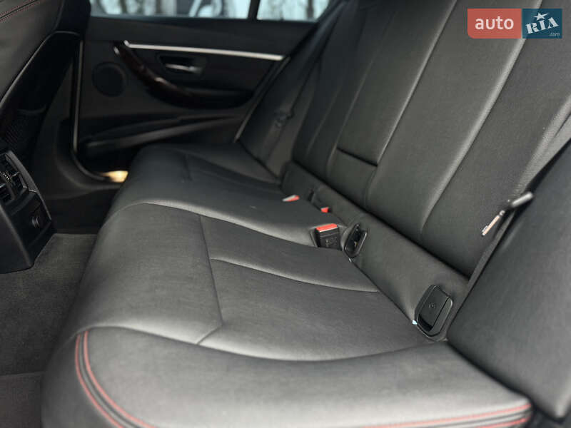 Седан BMW 3 Series 2015 в Сарнах