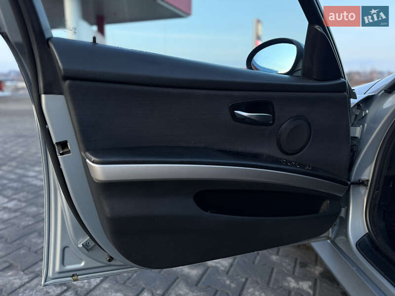 Седан BMW 3 Series 2006 в Черновцах