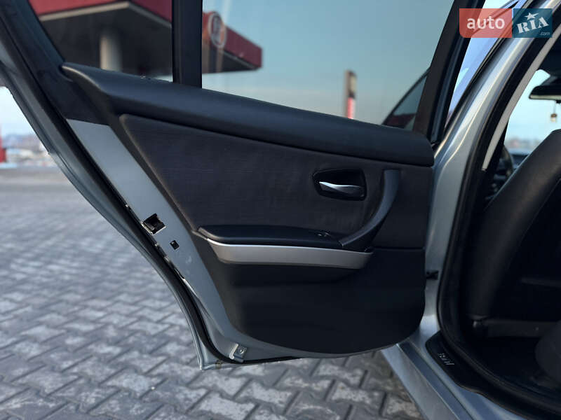 Седан BMW 3 Series 2006 в Черновцах