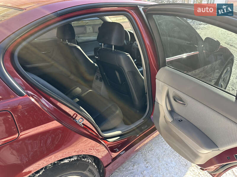 Седан BMW 3 Series 2010 в Черновцах