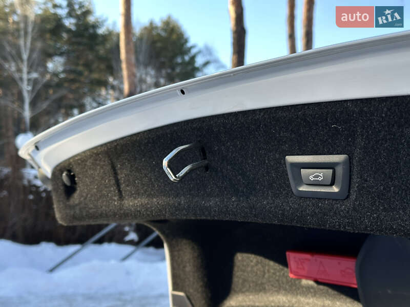 Седан BMW 3 Series 2022 в Киеве