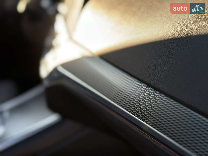 Седан BMW 3 Series 2022 в Киеве