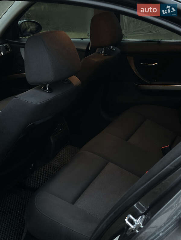 Седан BMW 3 Series 2005 в Пустомытах