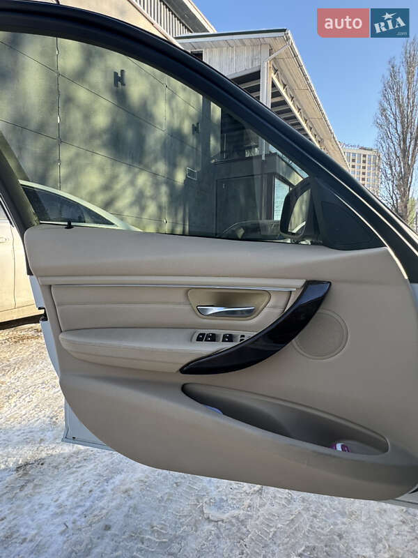 Седан BMW 3 Series 2014 в Киеве