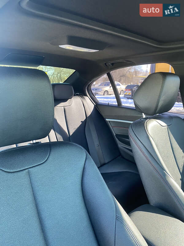 Седан BMW 3 Series 2017 в Первомайську