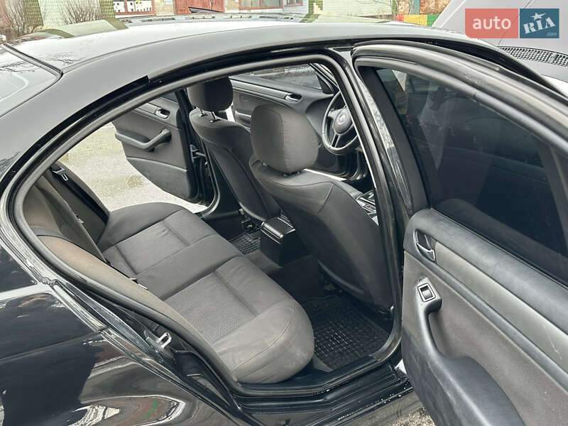 Седан BMW 3 Series 2004 в Новом Буге