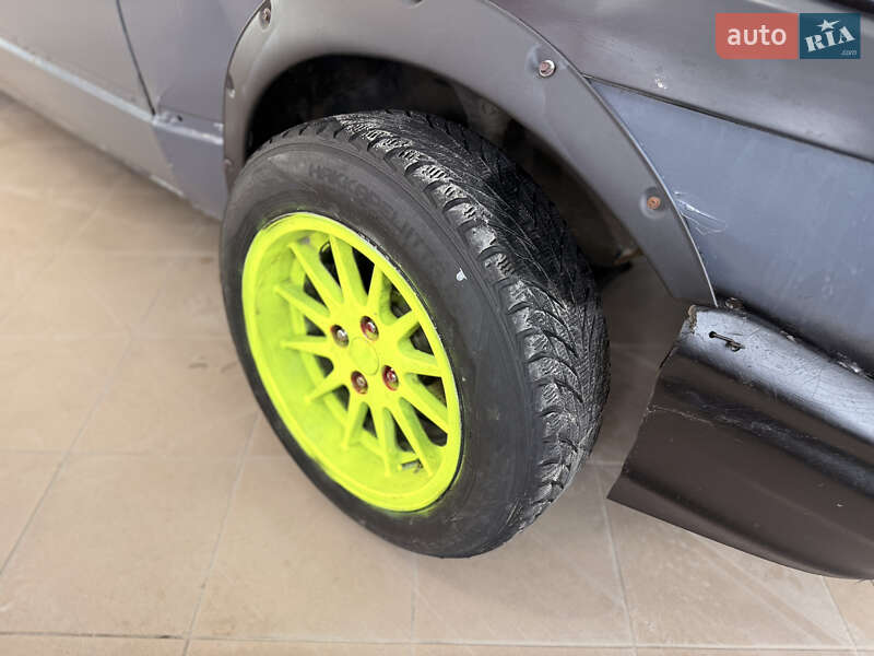 Седан BMW 3 Series 1985 в Киеве