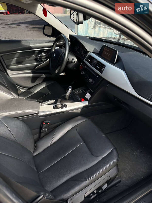 Седан BMW 3 Series 2013 в Надворной