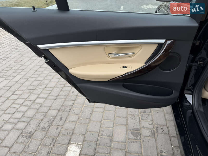 Седан BMW 3 Series 2017 в Одессе
