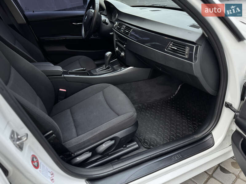 Седан BMW 3 Series 2011 в Одессе