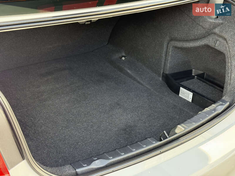 Седан BMW 3 Series 2012 в Киеве