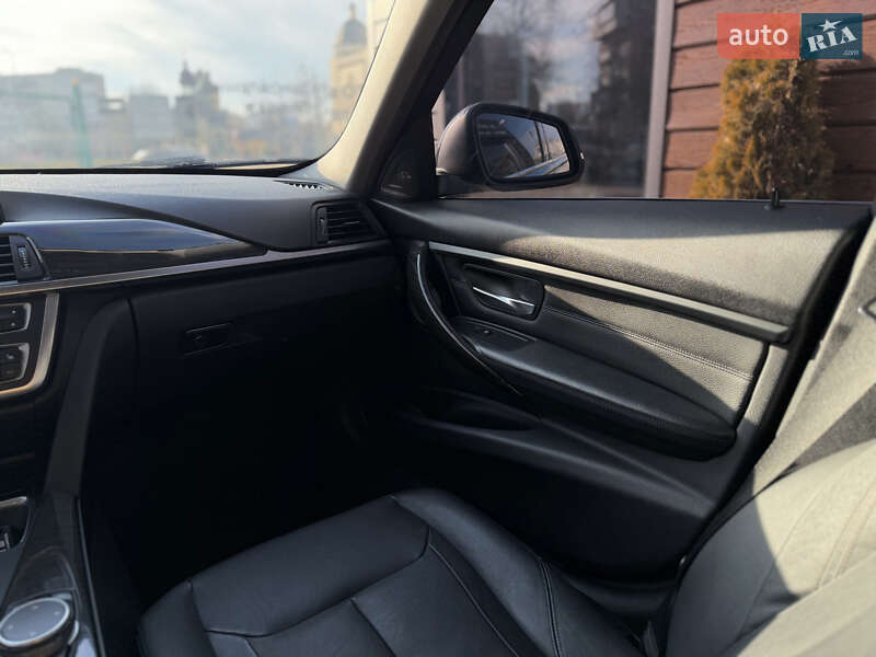 Седан BMW 3 Series 2015 в Шептицькому