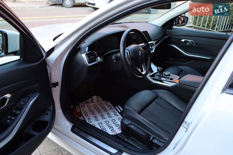 Седан BMW 3 Series 2022 в Львове