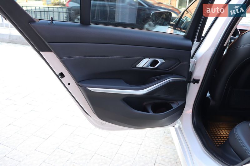 Седан BMW 3 Series 2022 в Львове