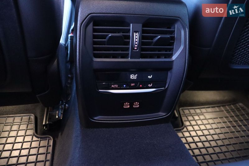 Седан BMW 3 Series 2022 в Львове