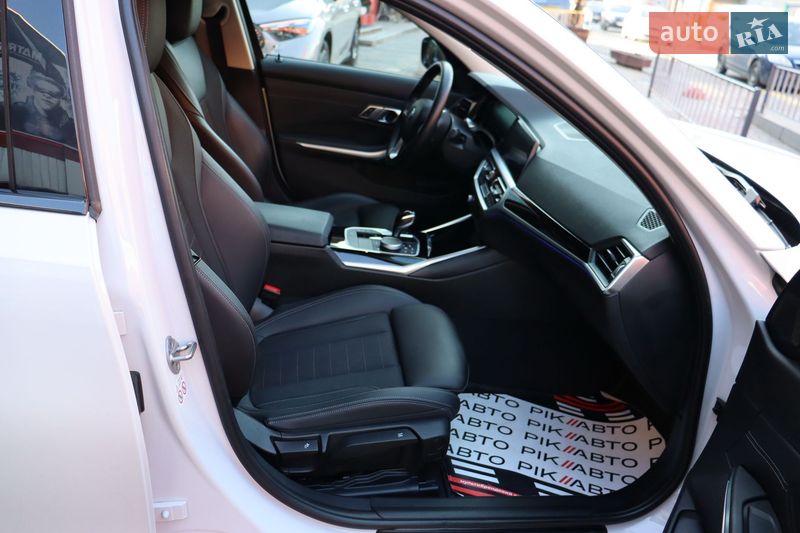 Седан BMW 3 Series 2022 в Львове