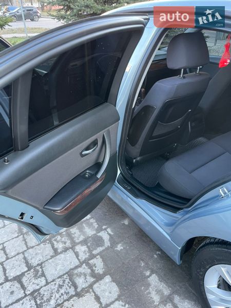 Седан BMW 3 Series 2005 в Львове
