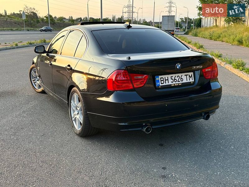 Седан BMW 3 Series 2011 в Одессе