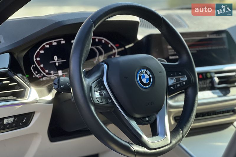 Седан BMW 3 Series 2022 в Львове