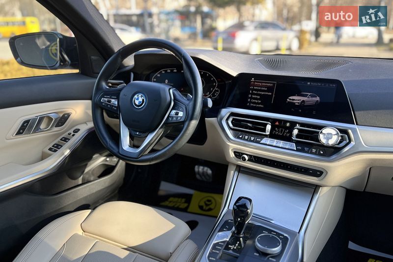 Седан BMW 3 Series 2022 в Львове