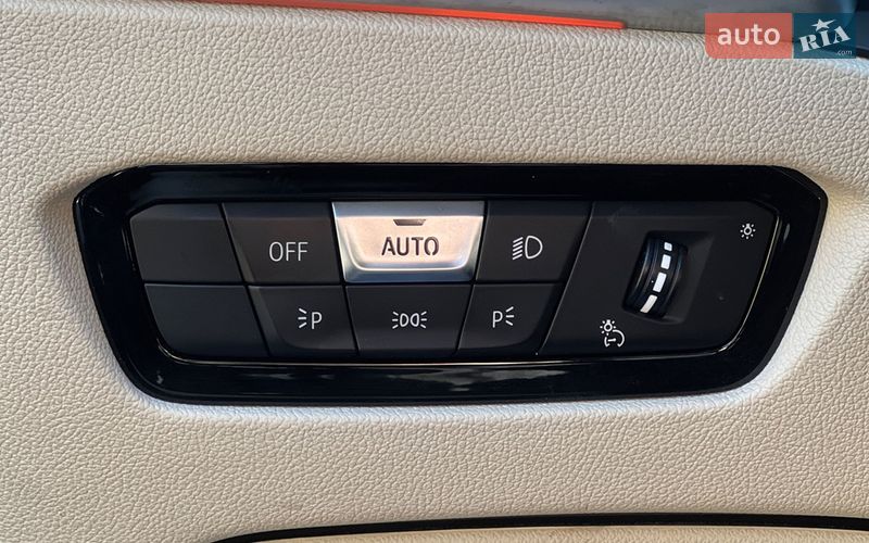 Седан BMW 3 Series 2019 в Львове