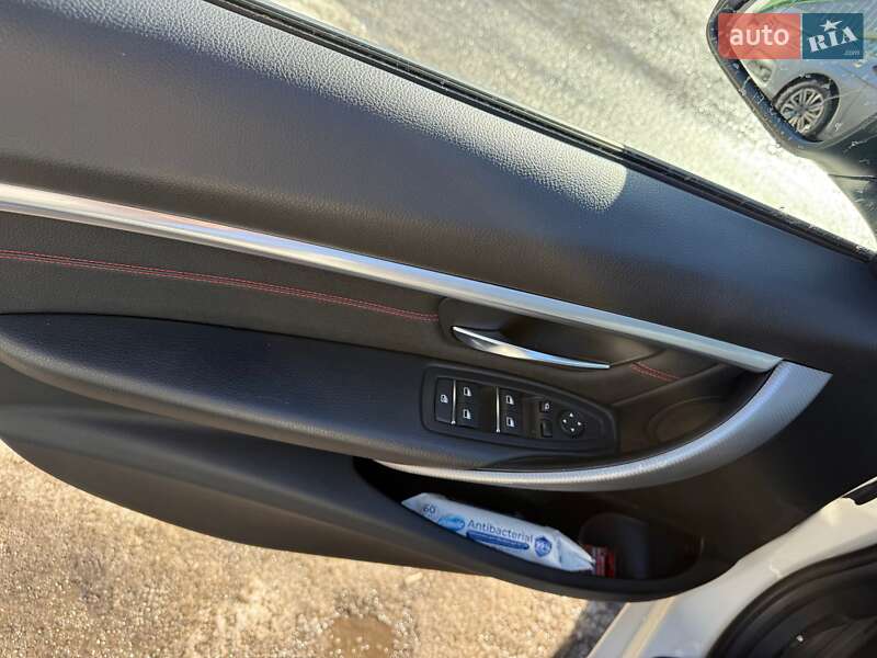 Седан BMW 3 Series 2018 в Киеве