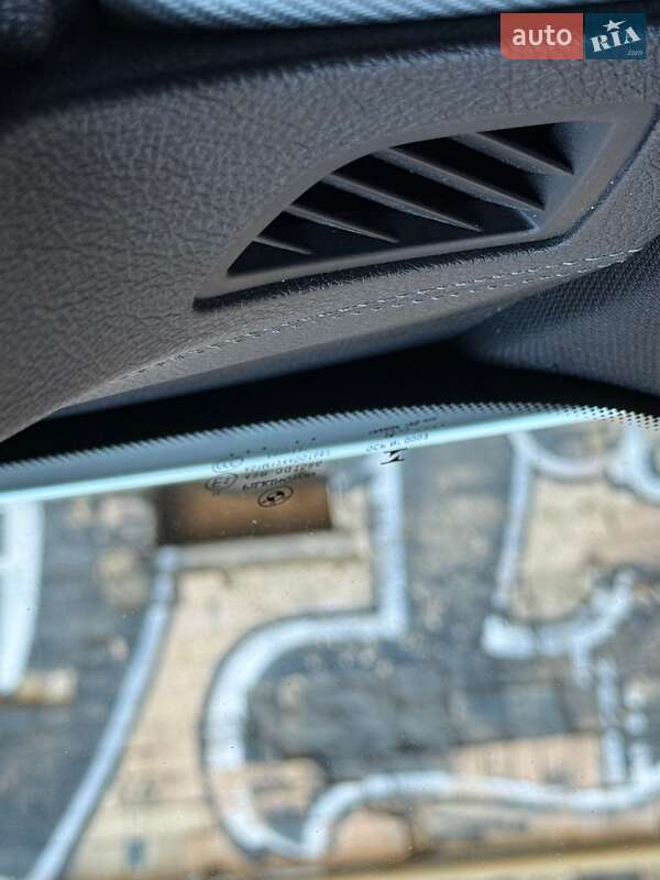 Седан BMW 3 Series 2018 в Киеве