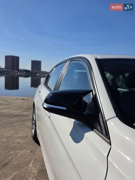 Седан BMW 3 Series 2016 в Киеве