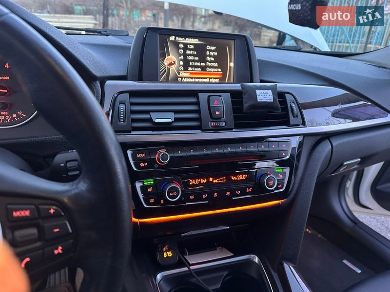 Седан BMW 3 Series 2015 в Новоднестровске