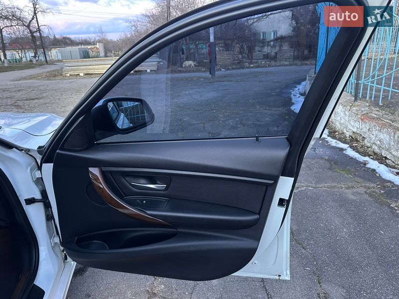 Седан BMW 3 Series 2015 в Новоднестровске