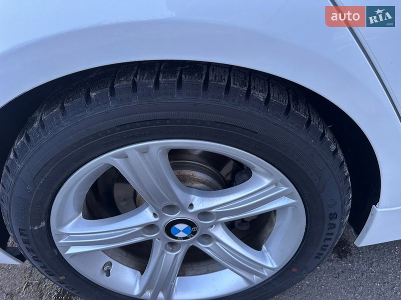 Седан BMW 3 Series 2015 в Новоднестровске