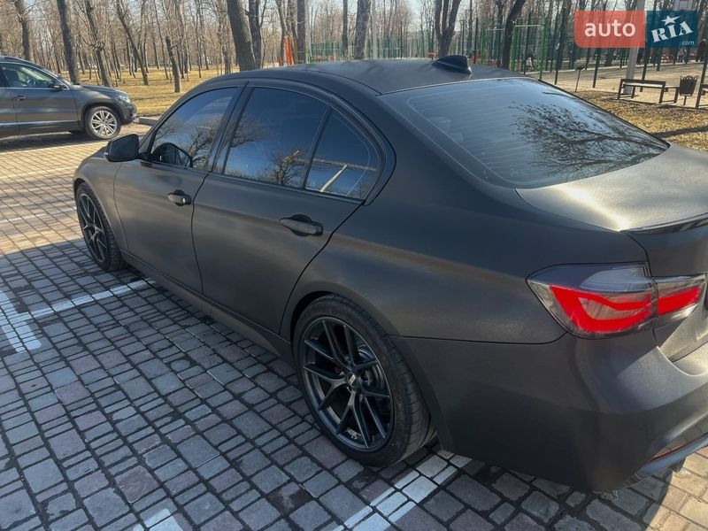 Седан BMW 3 Series 2015 в Кропивницком